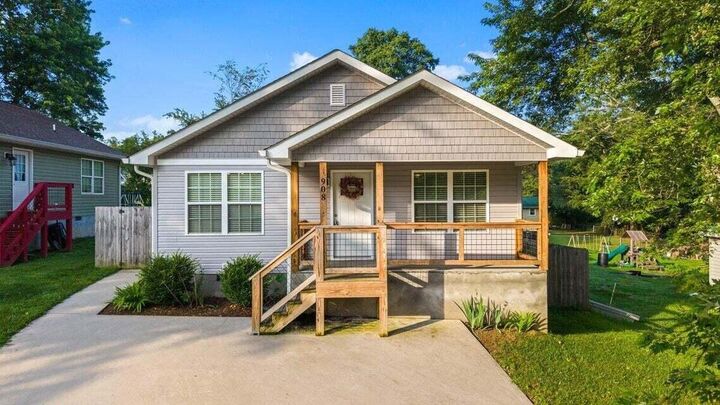 Property Photo: 908 28th Street SE TN 37323