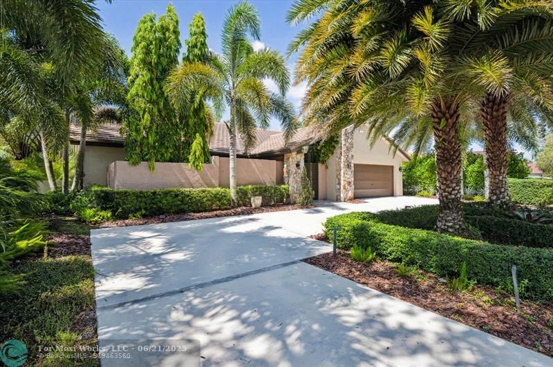 Property Photo: 9700 NW 10th St FL 33322