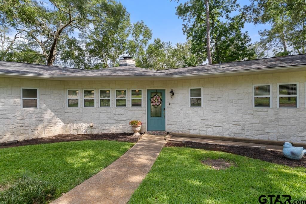Property Photo:  1605 Tanglewood Dr. E  TX 75771 