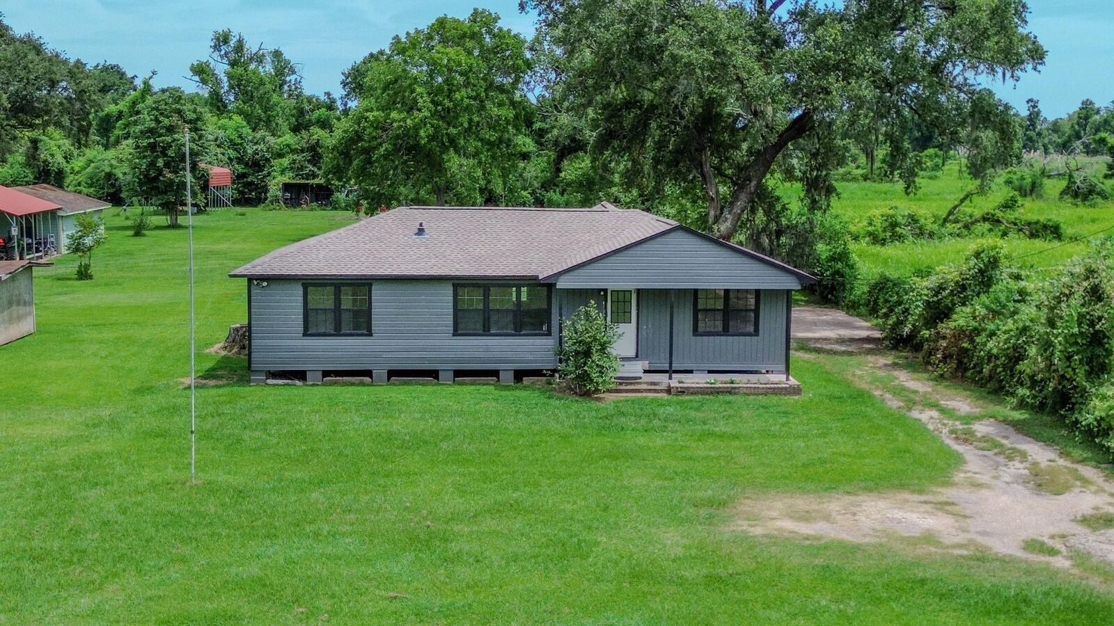Property Photo:  6615 Live Oak Drive  TX 77541 