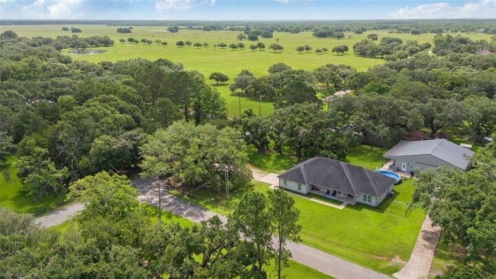 Property Photo:  3015 W Lake Rd  TX 77486 
