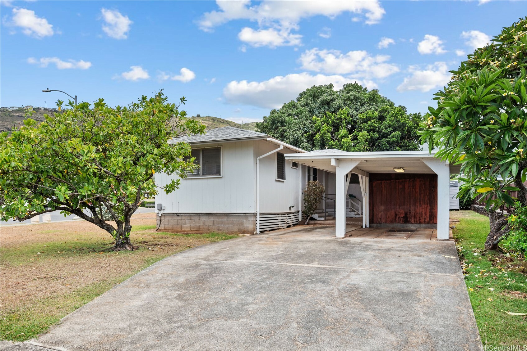 Property Photo: 393 E Hind Drive HI 96821