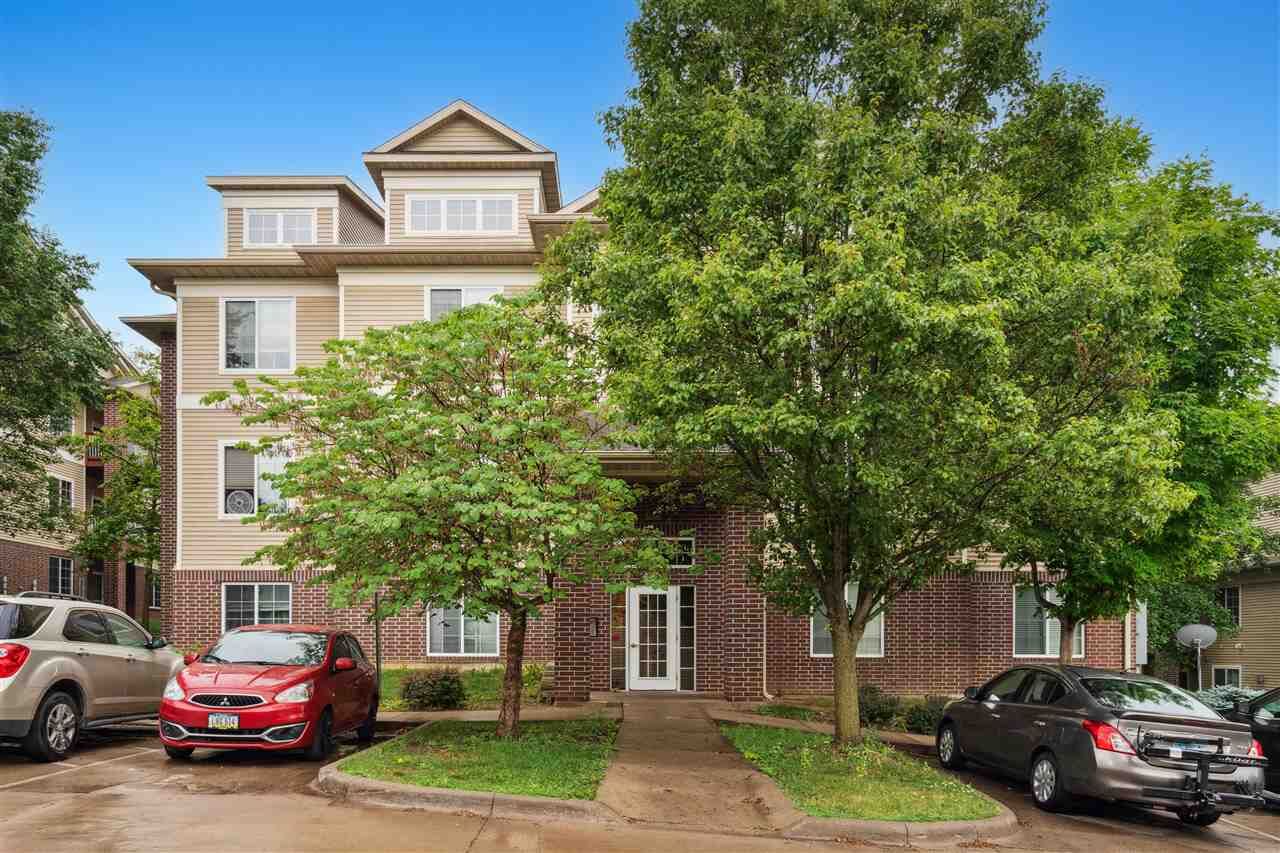 Property Photo: 1848 W Benton Street 303 IA 52246