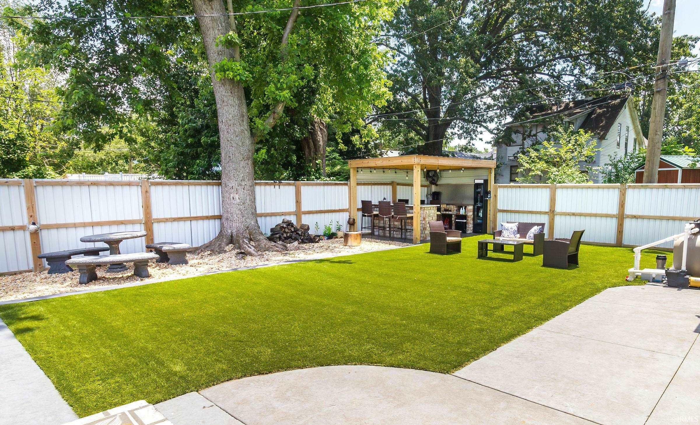 Property Photo: 637 Adams Avenue IN 47713