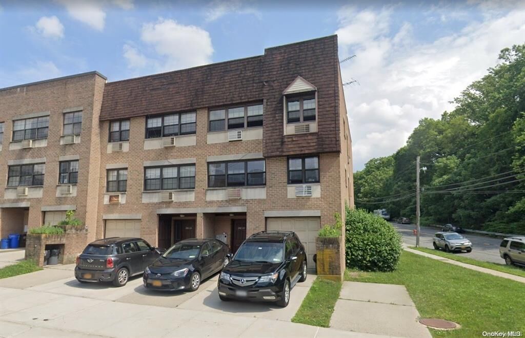 Property Photo: 240-02 70th Avenue 1C NY 11362