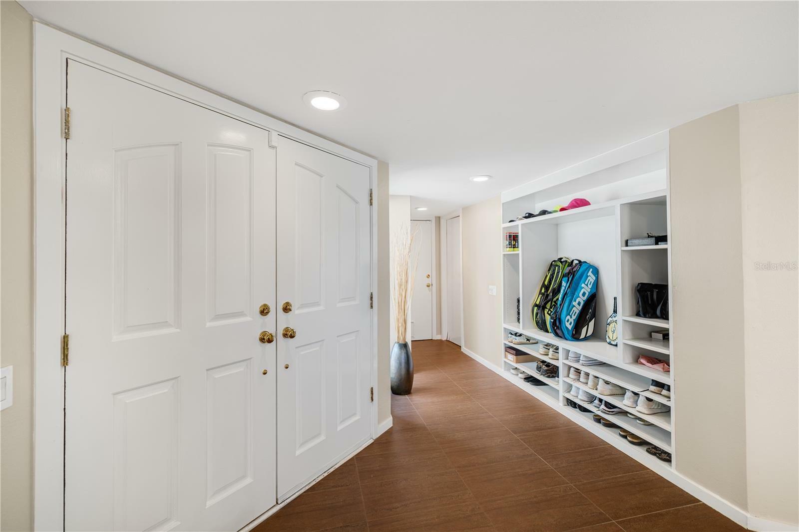 Property Photo: 3658 Torrey Pines Way FL 34238
