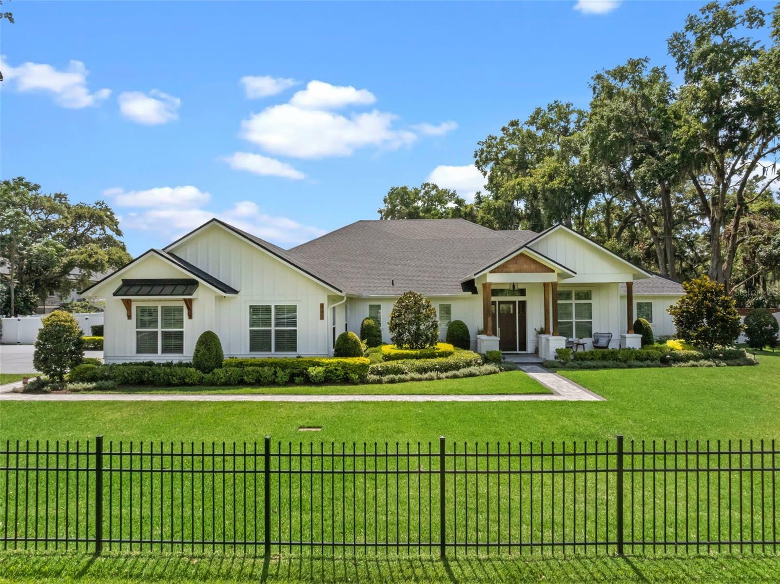Property Photo: 340 Lakeview Road FL 34787