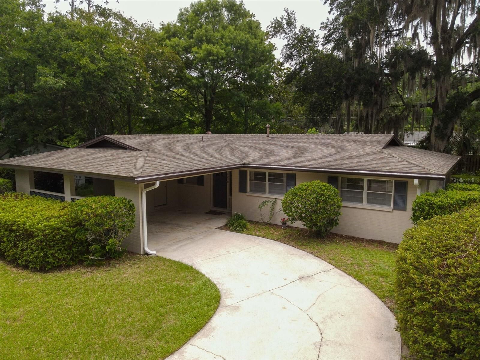 Property Photo:  4010 NW 17th Place  FL 32605 