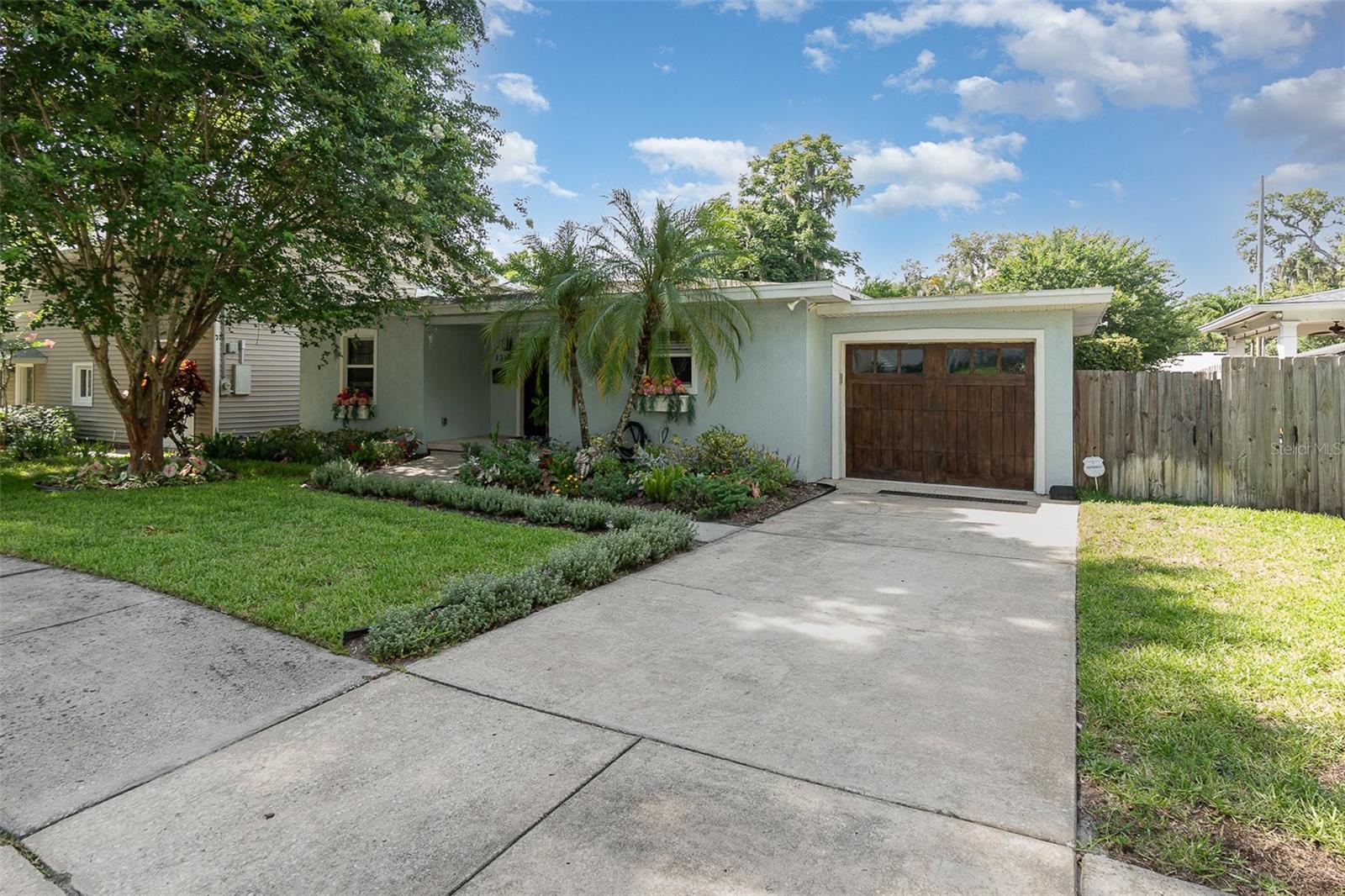 Property Photo: 1219 Oakley Street FL 32806