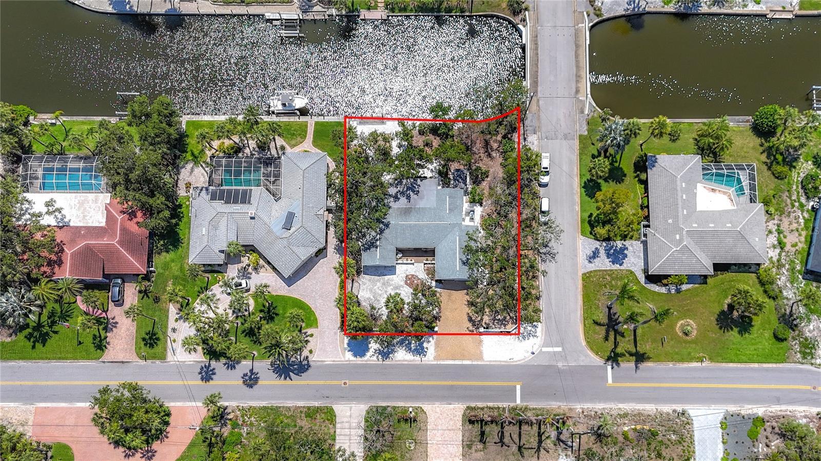 Property Photo: 5572 Shadow Lawn Drive FL 34242