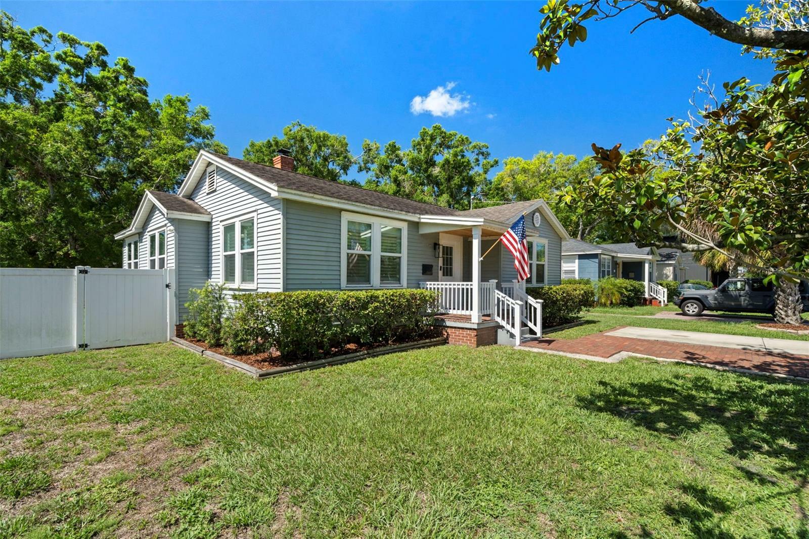 Property Photo: 702 W Kentucky Avenue FL 33603