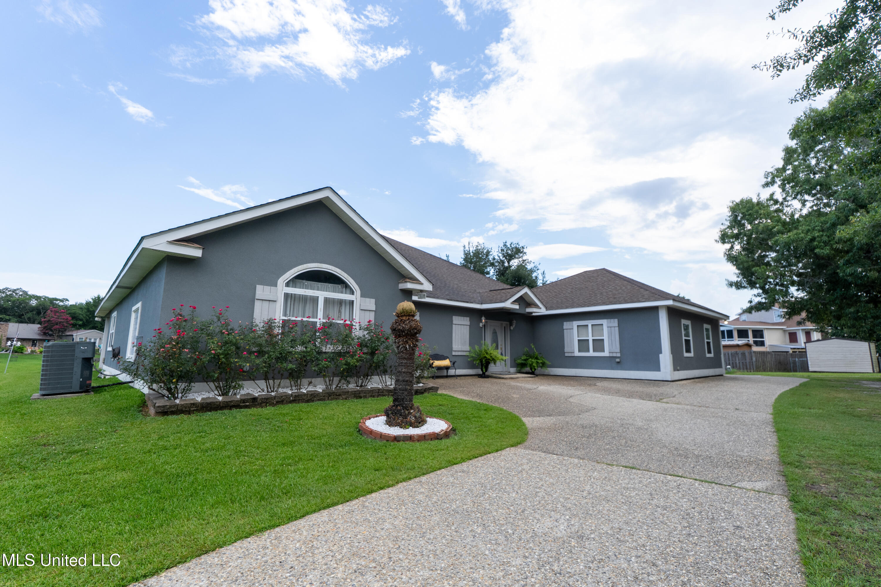 Property Photo: 701 S Hill Court MS 39532