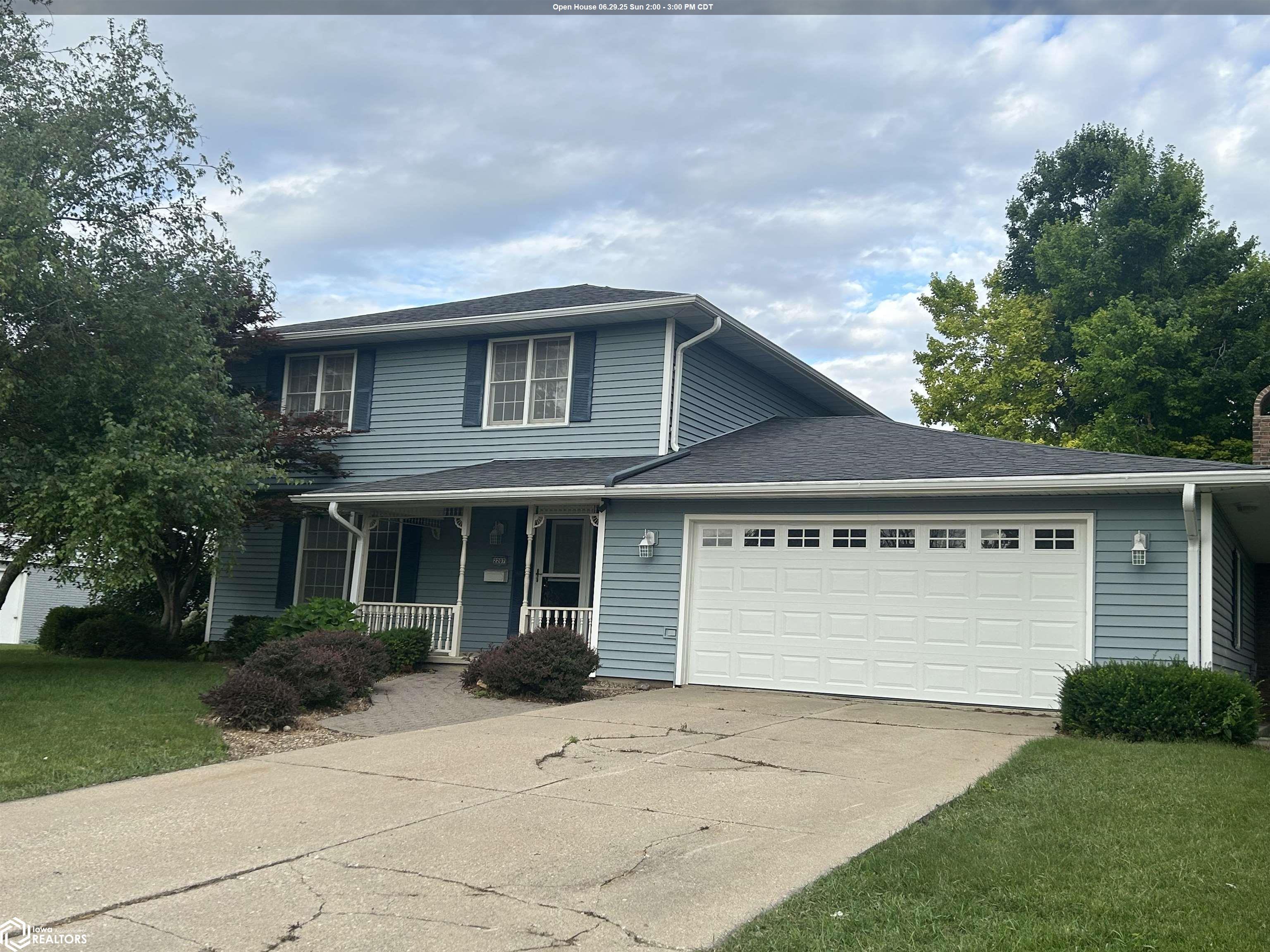 Property Photo: 2207 Wakefield Drive IA 50158