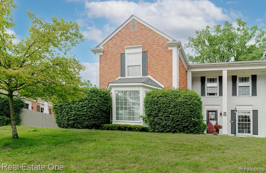Property Photo: 1106 Kings Cove Drive 355 MI 48306