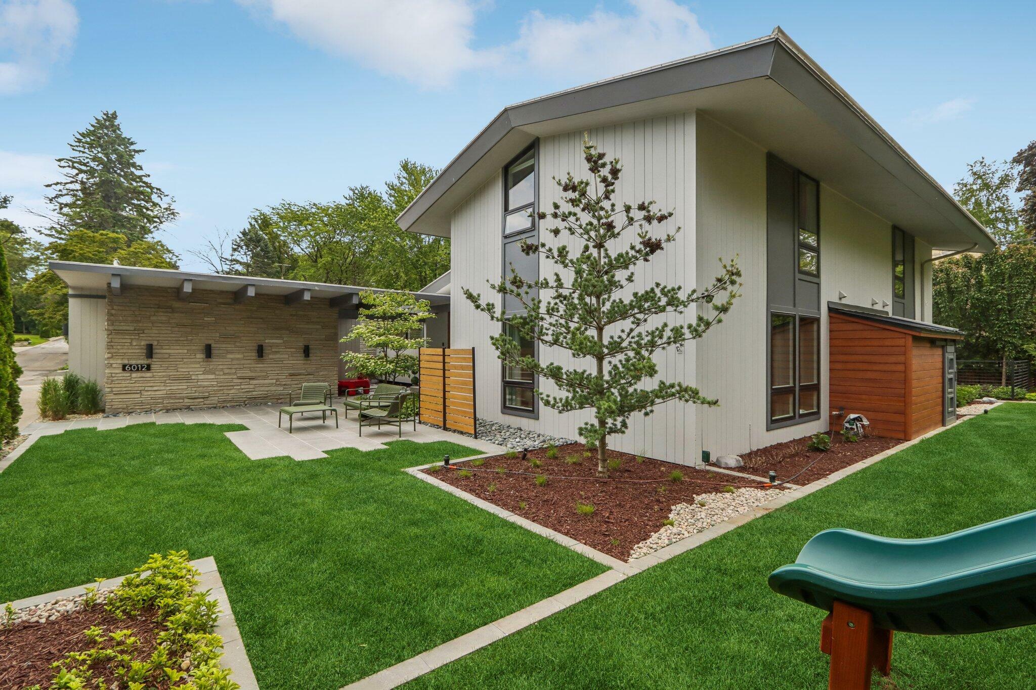6012 N Lake Dr  Whitefish Bay WI 53217 photo