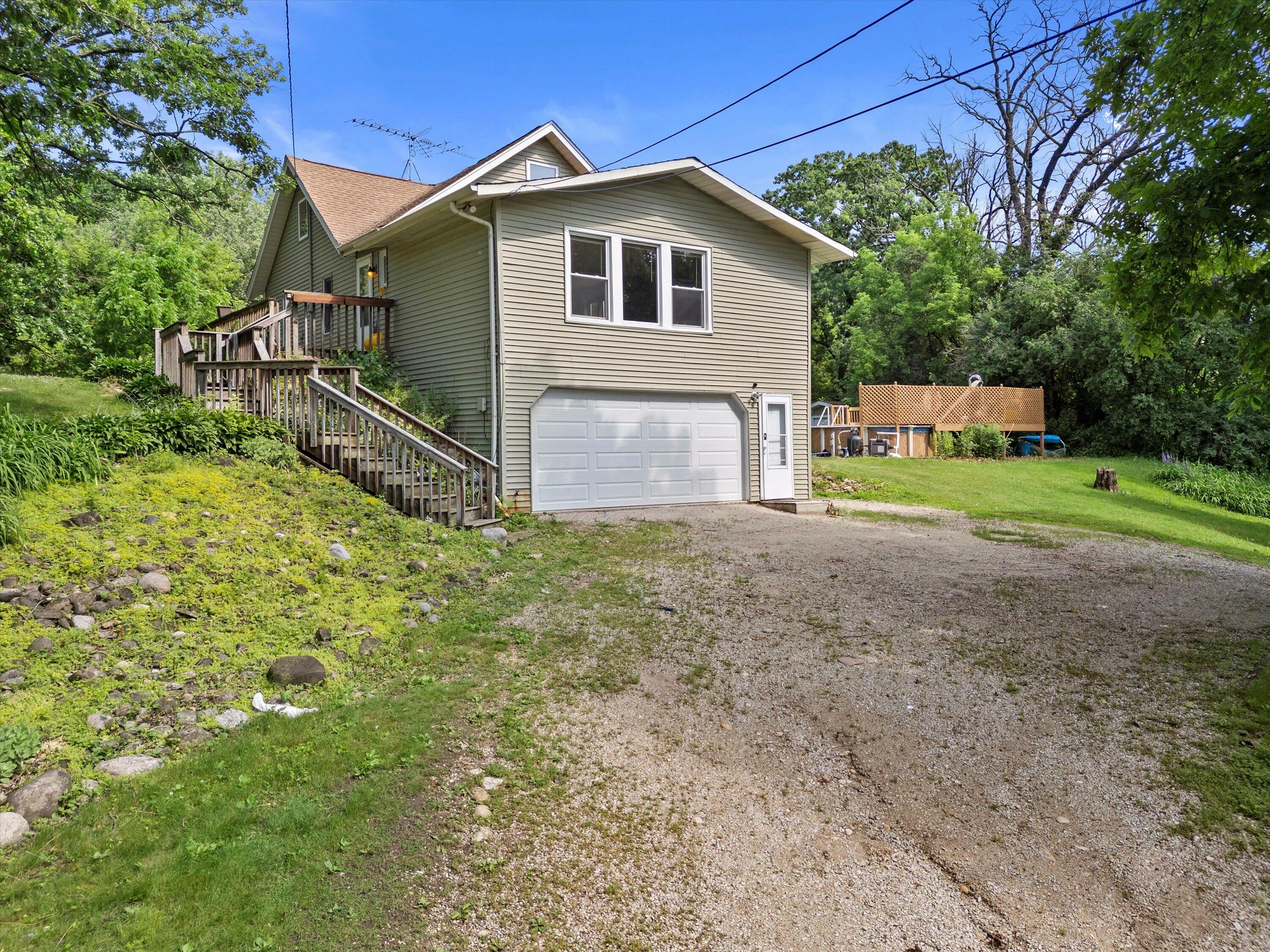 8020 Ridgeway Dr  Burlington WI 53105 photo