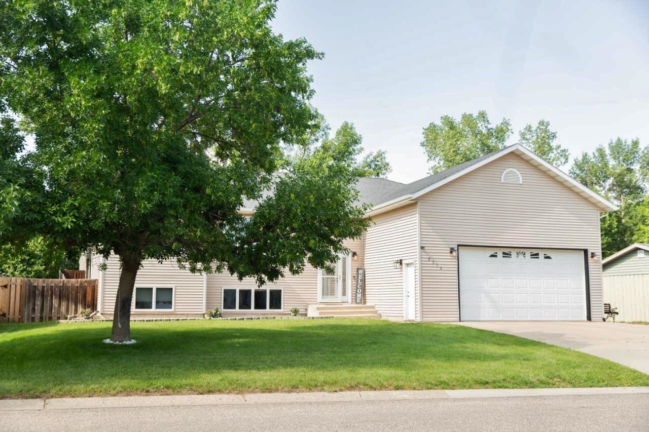 Property Photo: 2312 Crescent Dr ND 58703