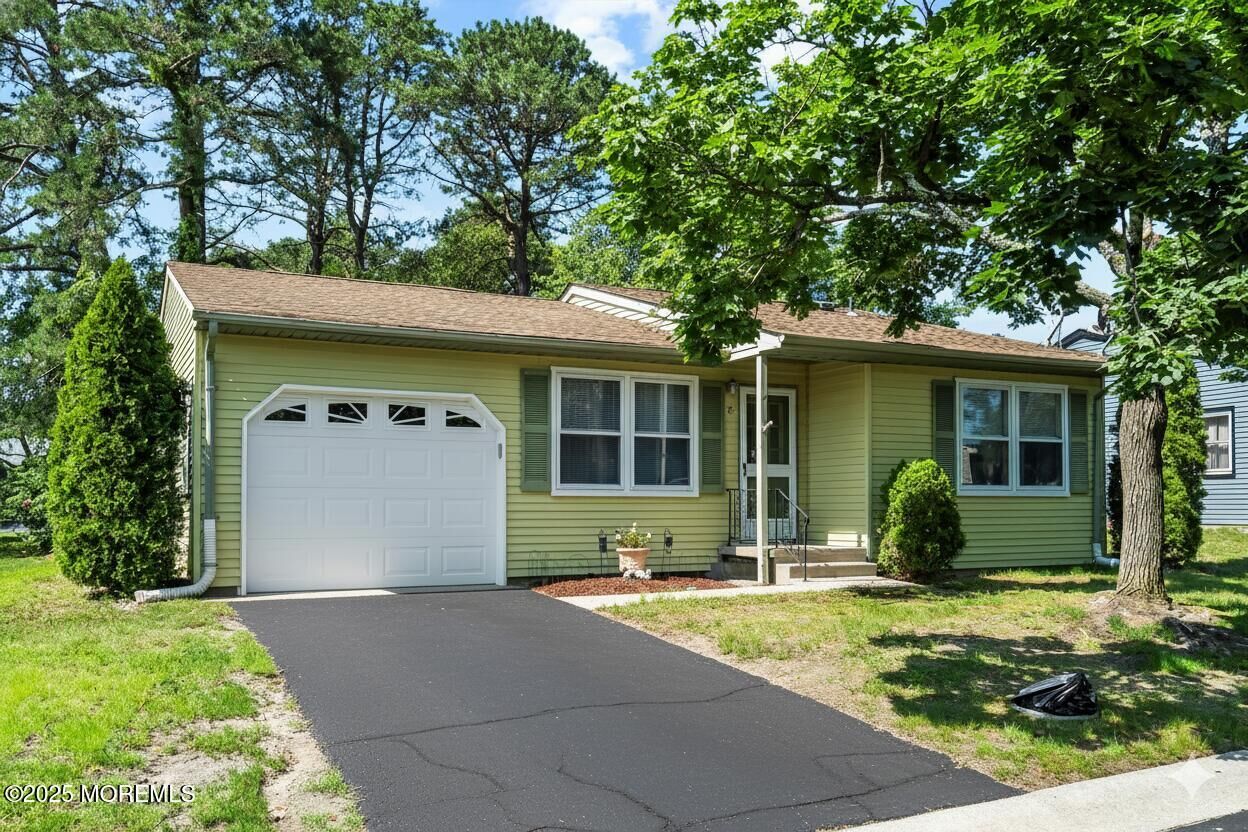 Property Photo:  8 Westport Drive  NJ 08759 