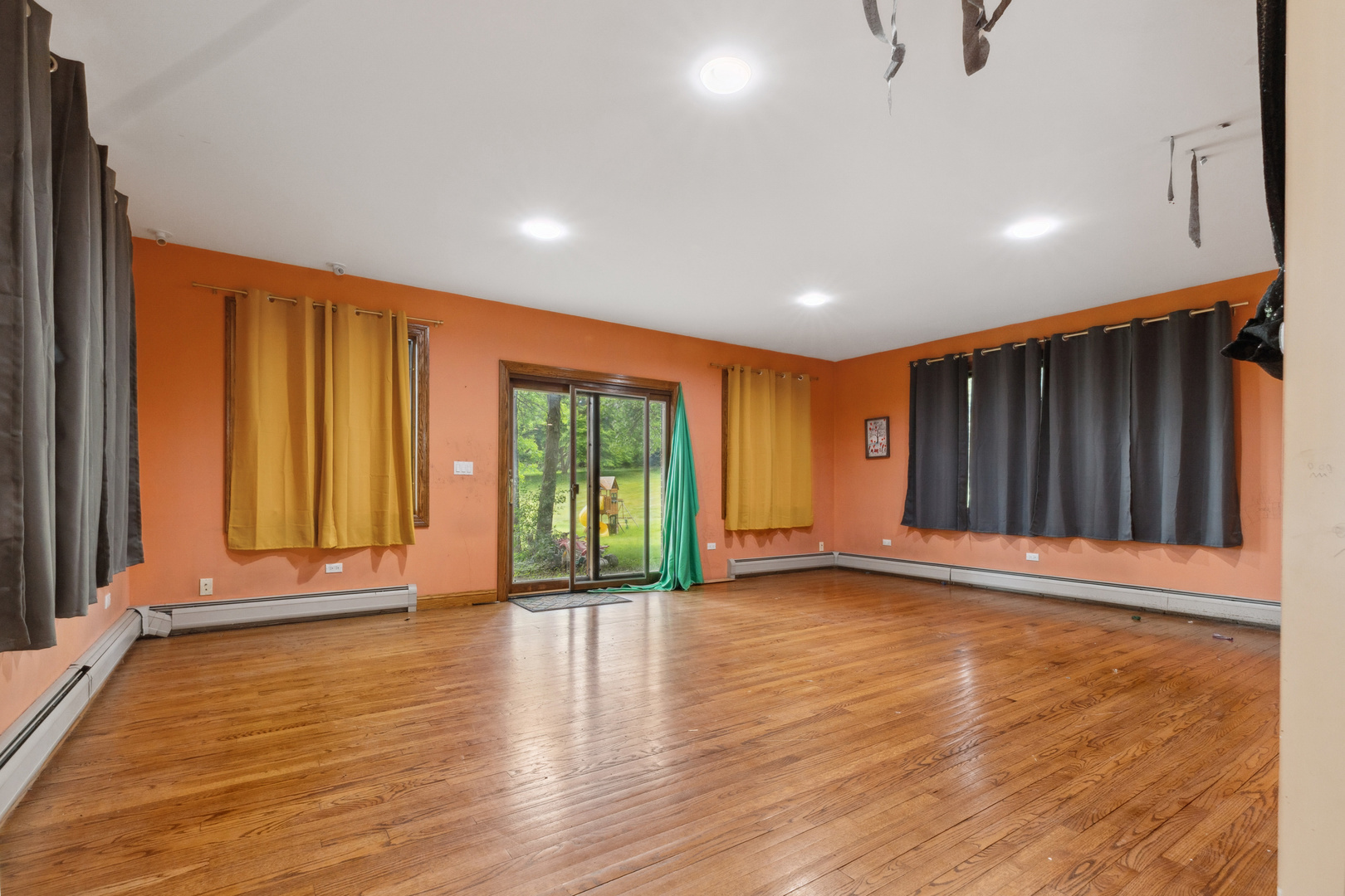 Property Photo: 1313 Plum Tree Road IL 60010