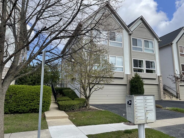 621 Diamond Pointe Drive  Mundelein IL 60060 photo