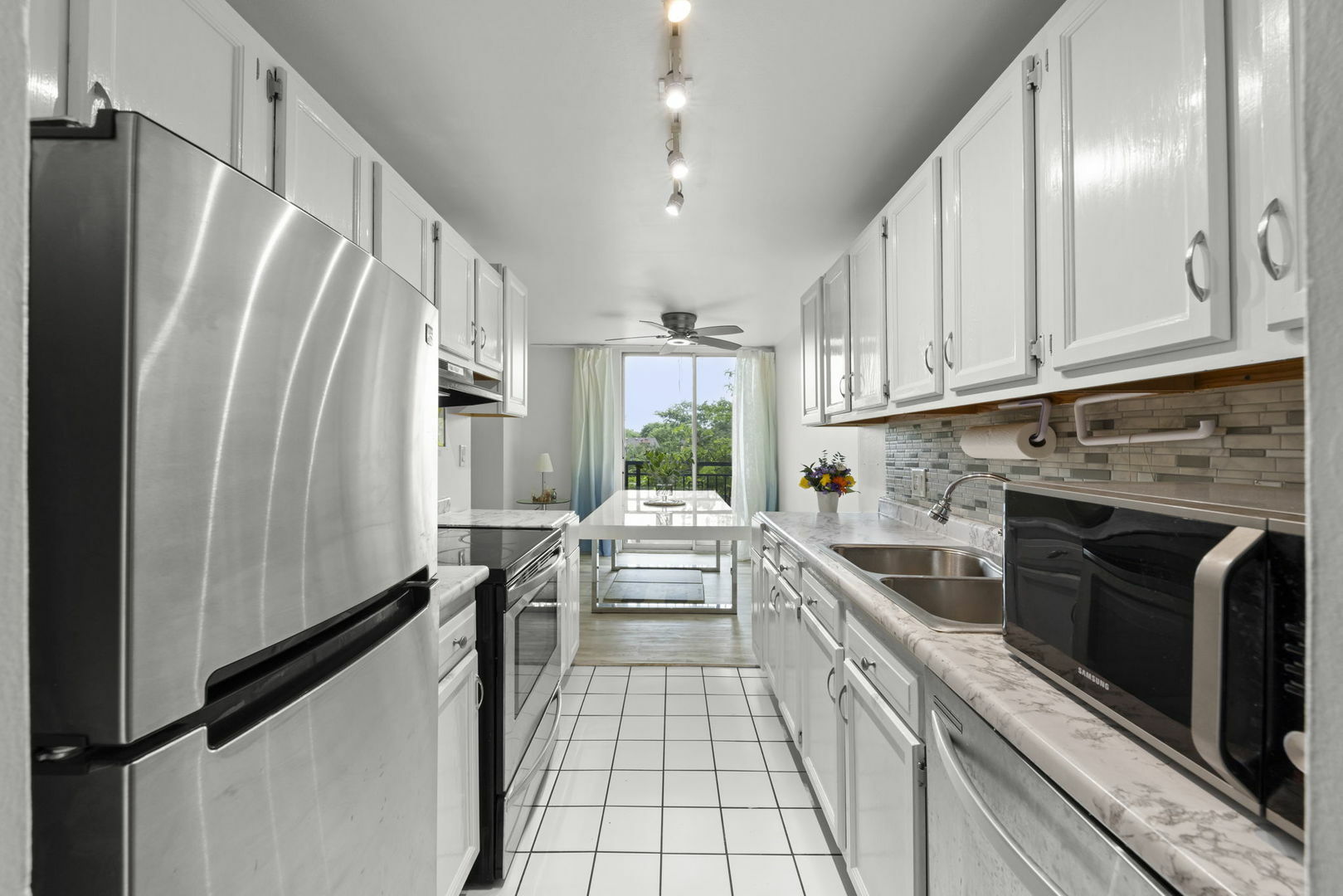 Property Photo:  1833 Four Lakes Avenue 2A  IL 60532 