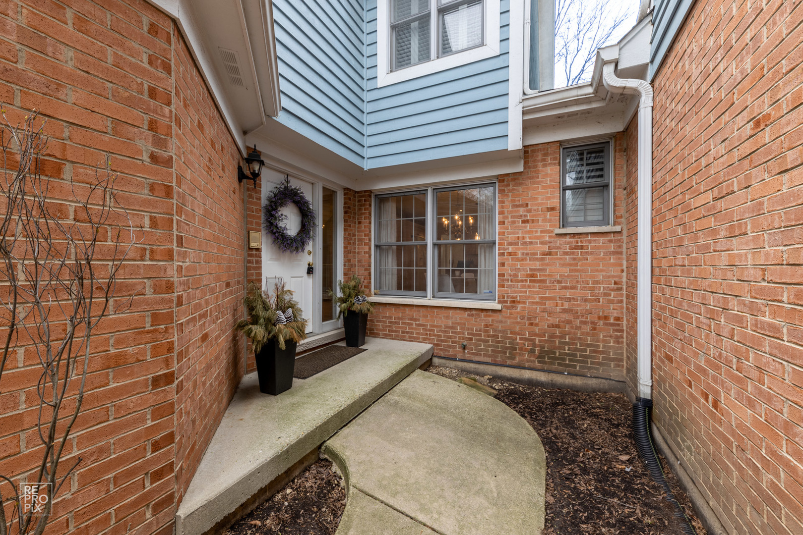 Property Photo:  536 W Evergreen Street  IL 60187 
