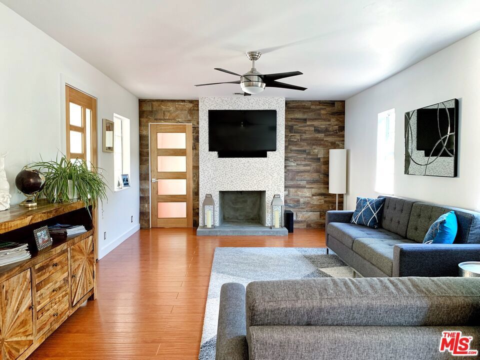 Property Photo:  6840 Orion Avenue  CA 91406 