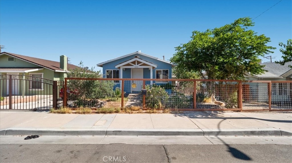 Property Photo:  533 E Fredricks Street  CA 92311 