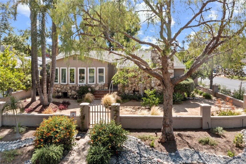 Property Photo: 4855 Arcola Avenue CA 91601