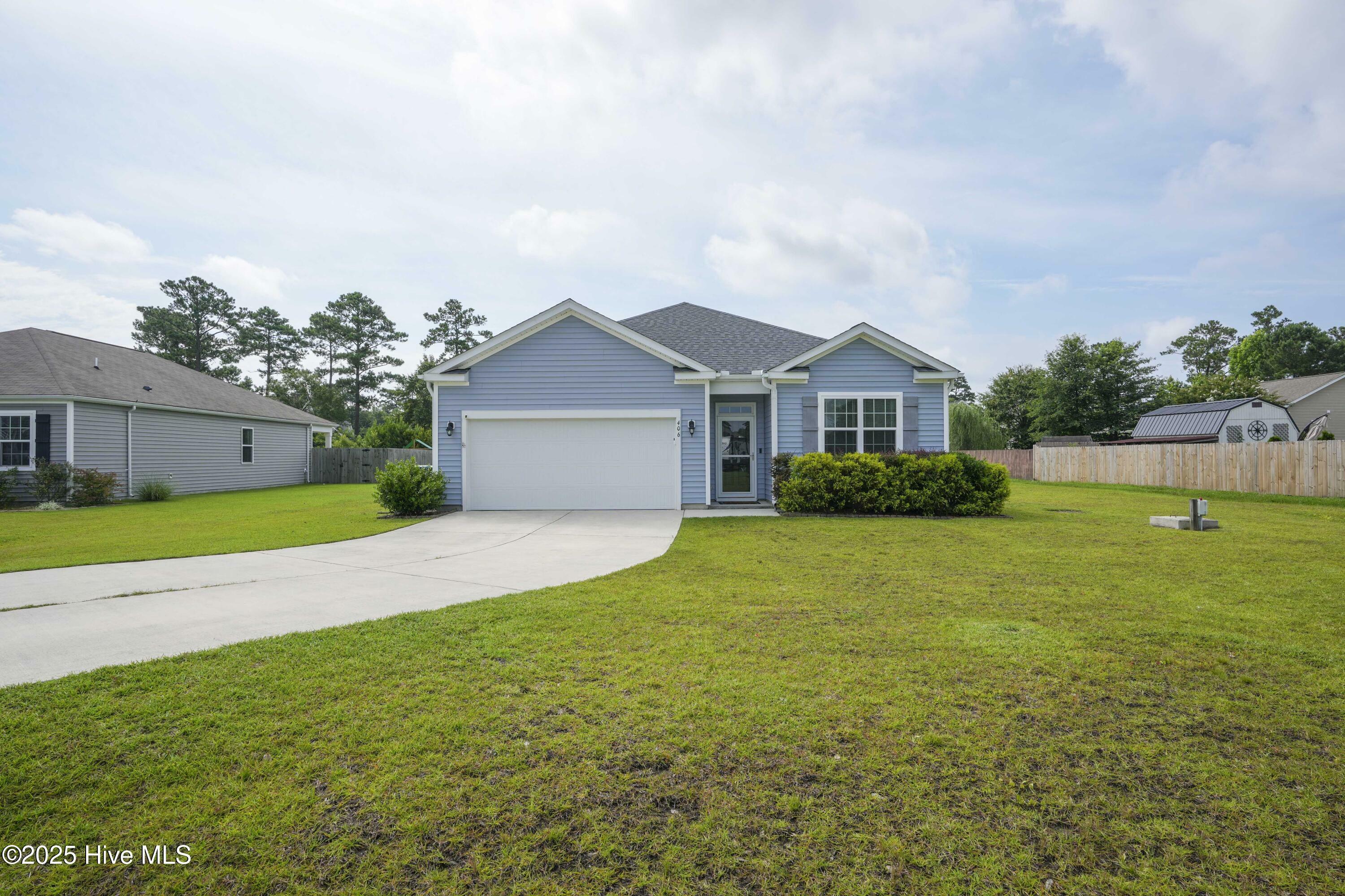 Property Photo: 406 Saxby Way NC 28445