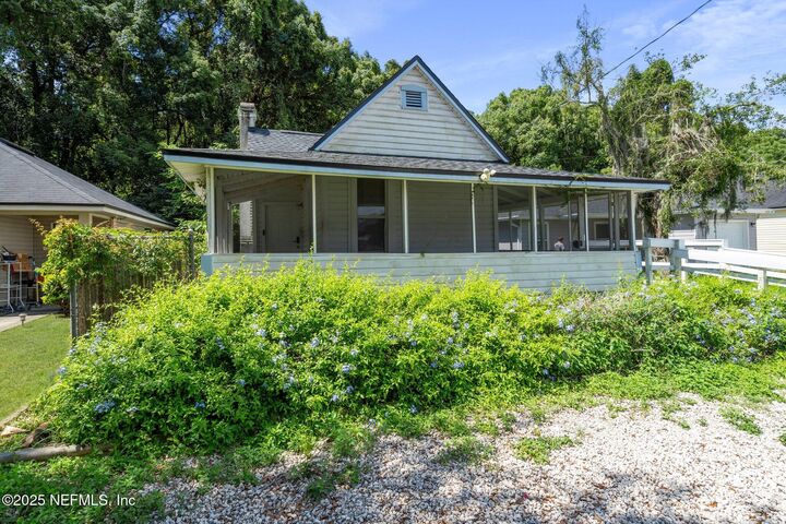 Property Photo: 5834 Harris Avenue FL 32211