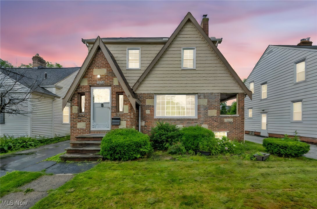 Property Photo: 1272 Avondale Road OH 44121
