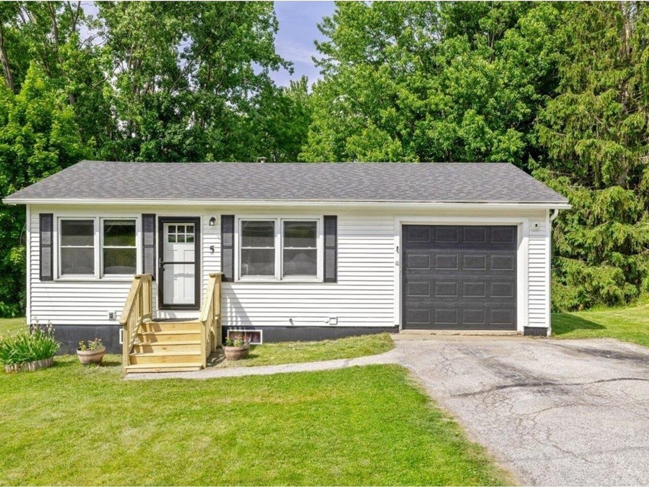 Property Photo:  5 Orchard Street  VT 05478 