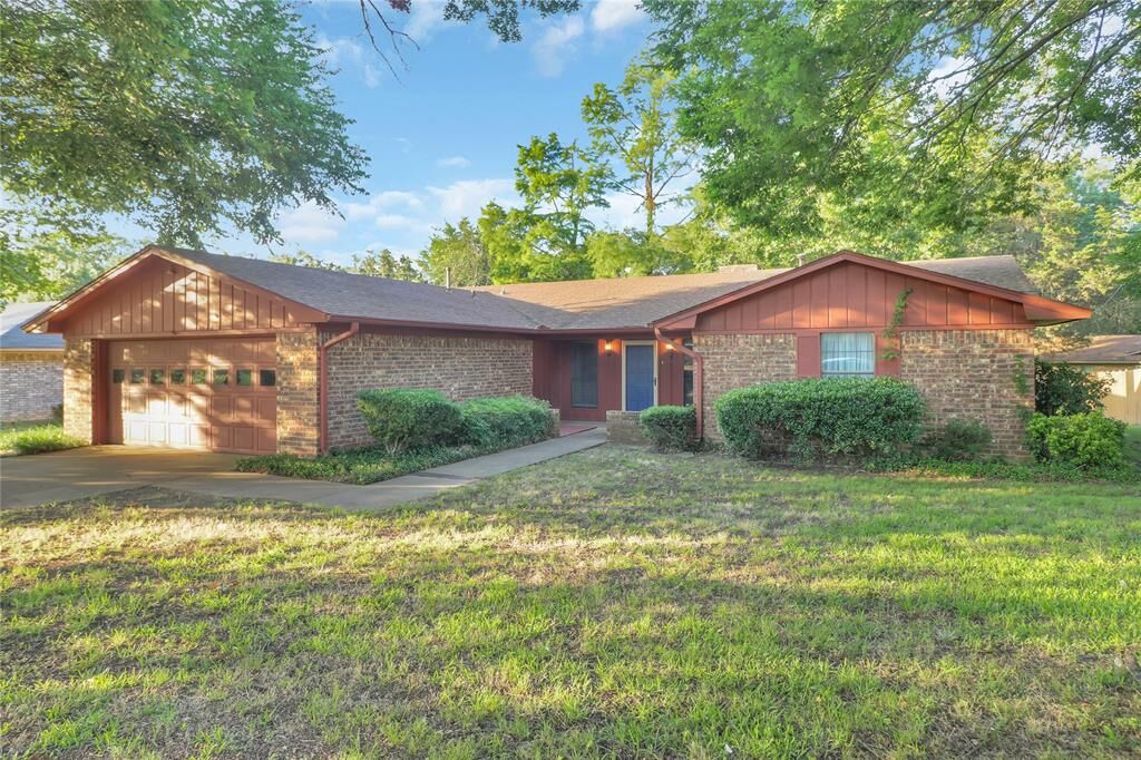 Property Photo: 4032 Shadow Circle TX 75020