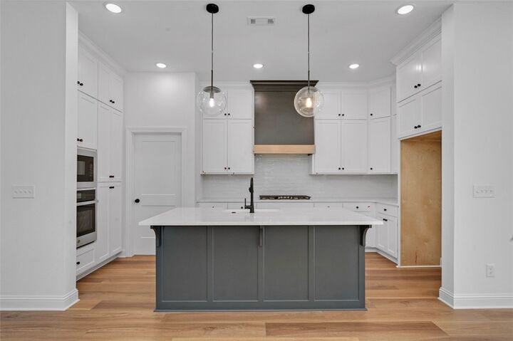 Property Photo: 3003 S 14th Street AR 72758