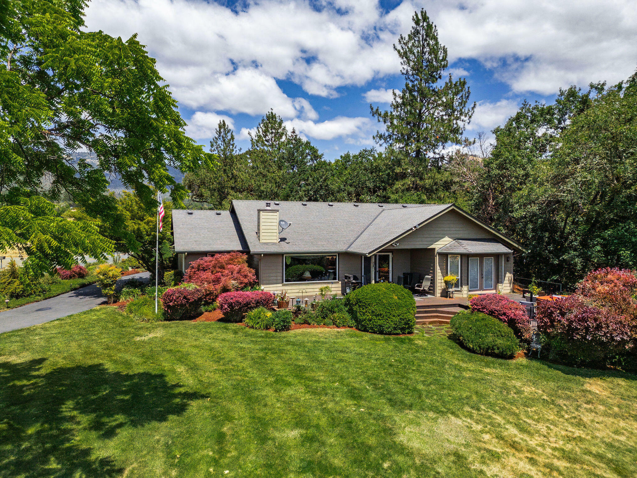 Property Photo: 321 Kubli Road OR 97527