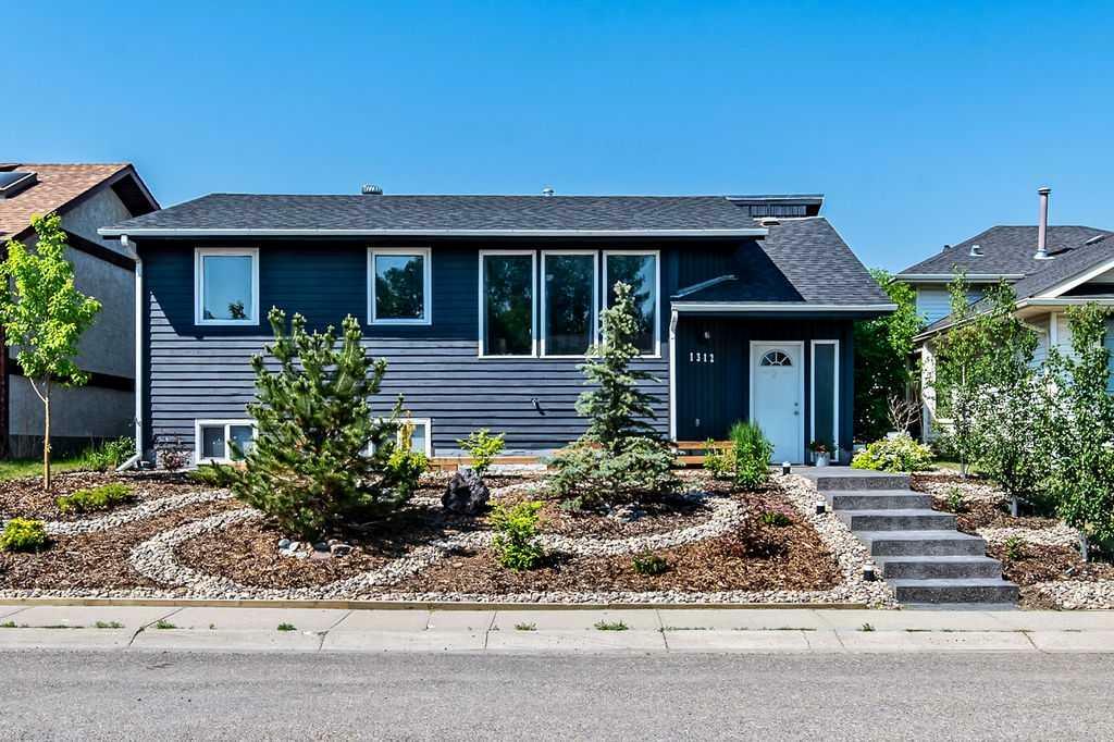 1312 10 Avenue SE  High River AB T1V 1L4 photo