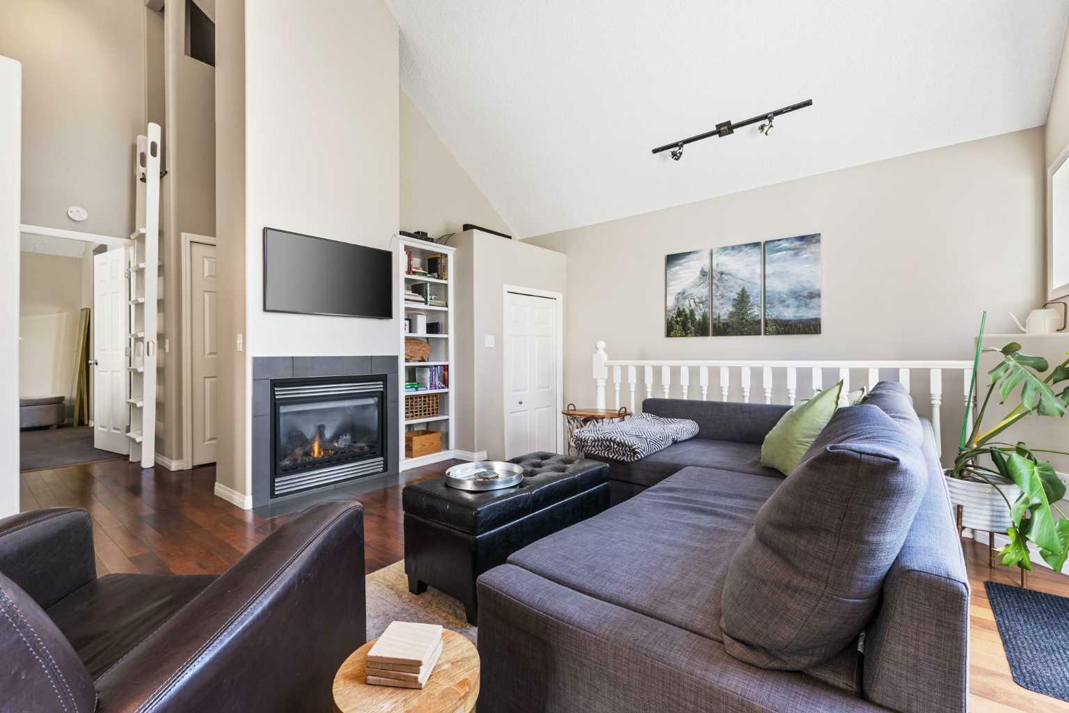Property Photo: 5616 14 Avenue SW 2 AB T3H 3P9