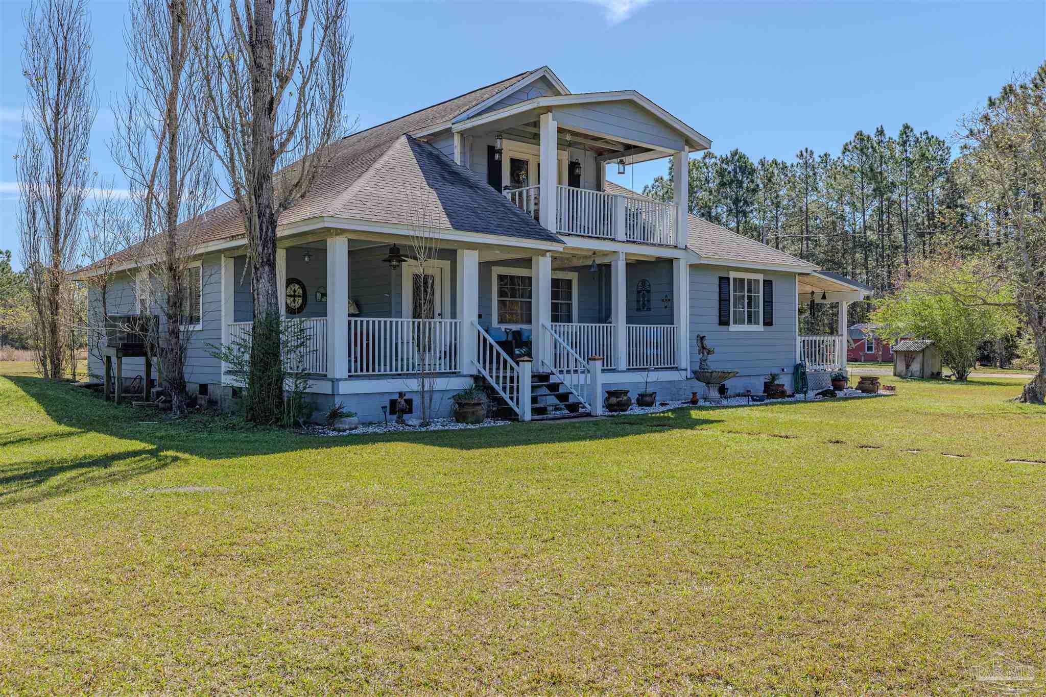 Property Photo: 4214 Coachman Rd FL 32583