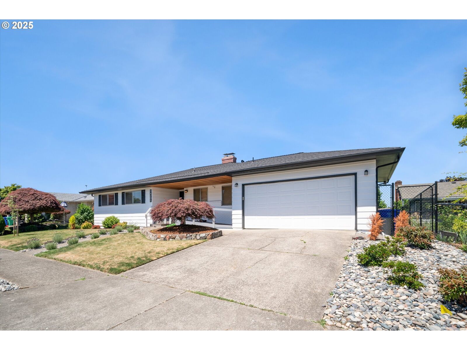 Property Photo: 14205 NE Fremont Ct OR 97230