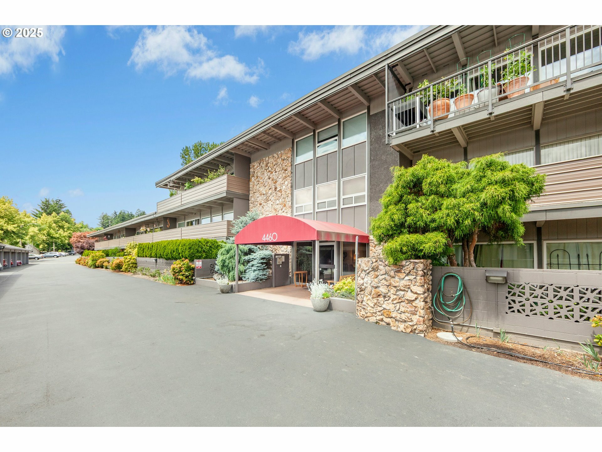 Property Photo: 4460 SW Scholls Ferry Rd 5 OR 97225