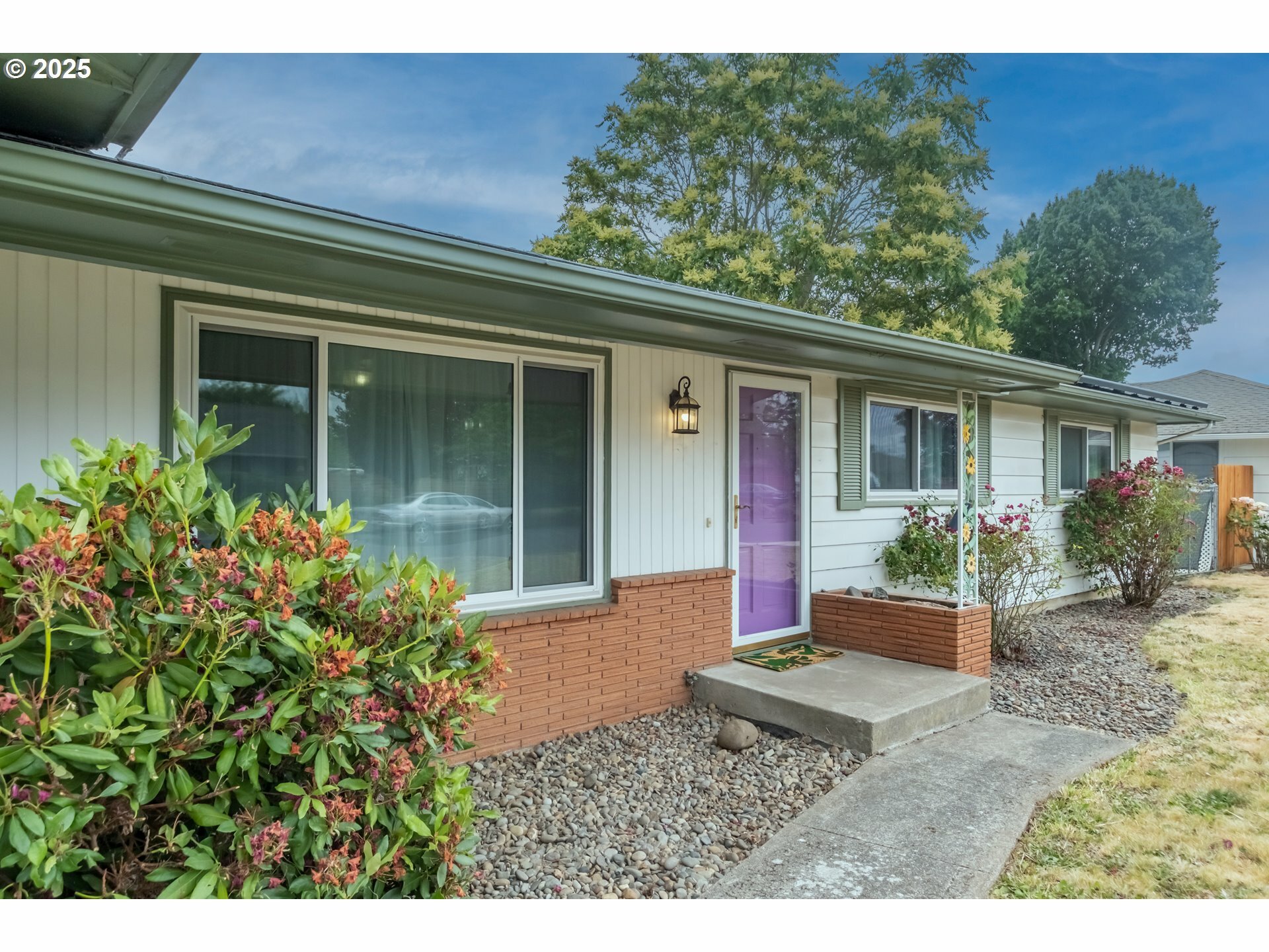 Property Photo: 3085 Windsor Ave NE OR 97301