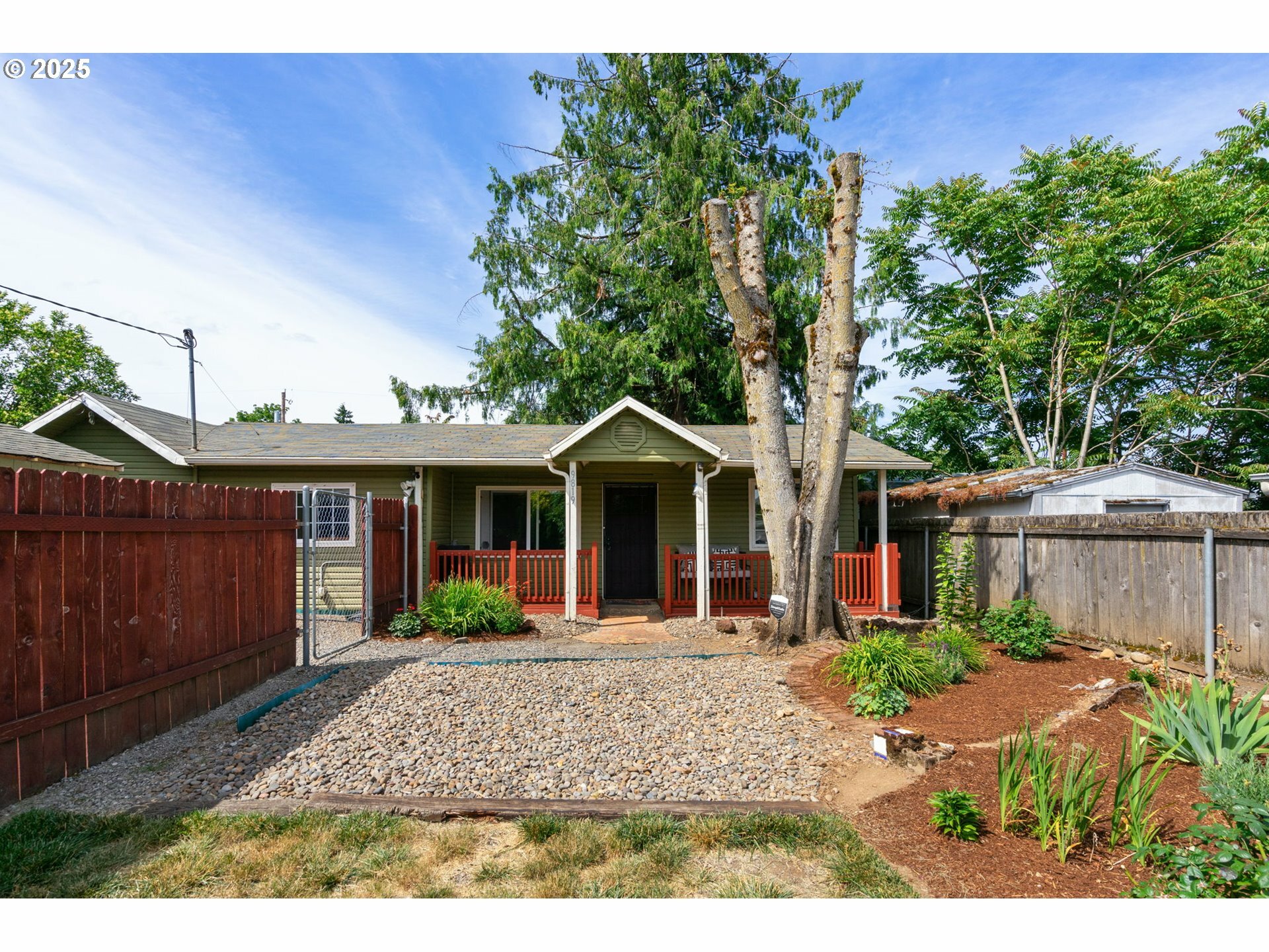 Property Photo:  9819 SE Knight St  OR 97266 