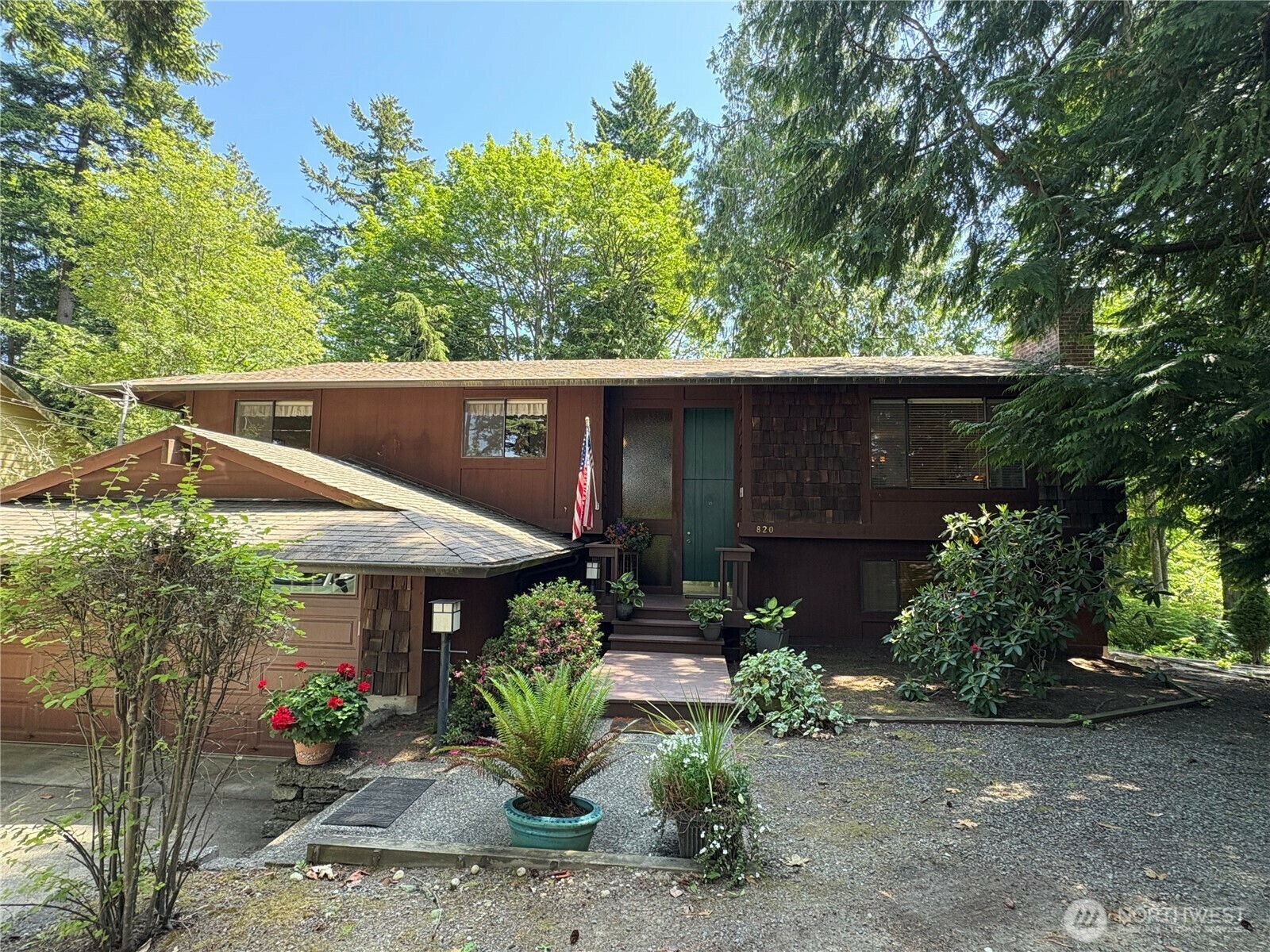 Property Photo: 820 Cherry Avenue NE WA 98110