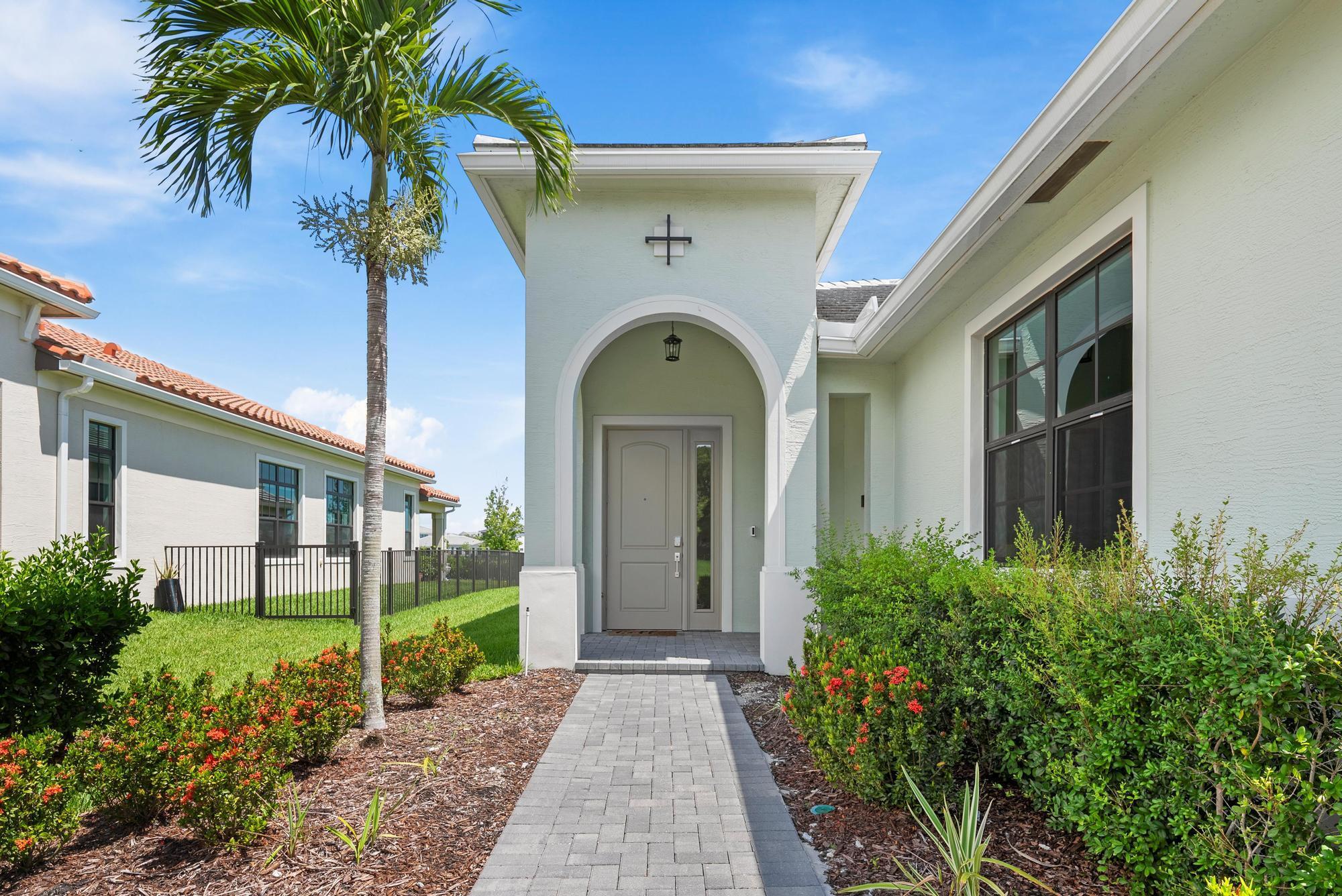 Property Photo: 521 SE Fascino Circle FL 34984
