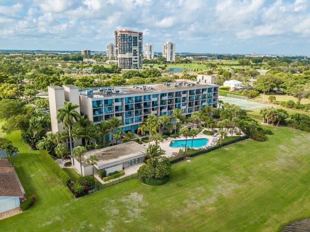 Property Photo:  1830 Embassy Drive 401  FL 33401 
