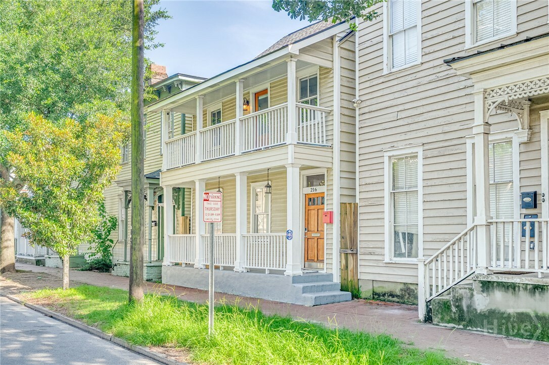 Property Photo:  216 W Henry Street  GA 31401 