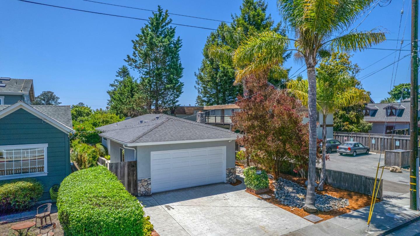 Property Photo: 1422 Broadway CA 95062