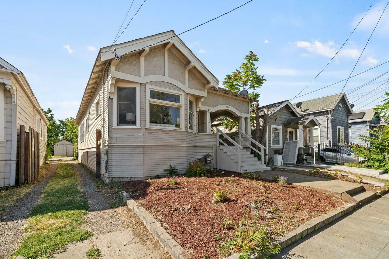Property Photo:  484 East Saint John Street  CA 95112 