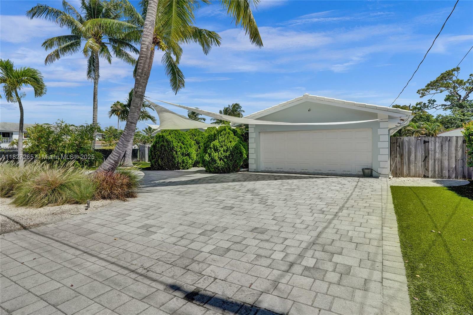 Property Photo:  1555 NE 35th St  FL 33334 